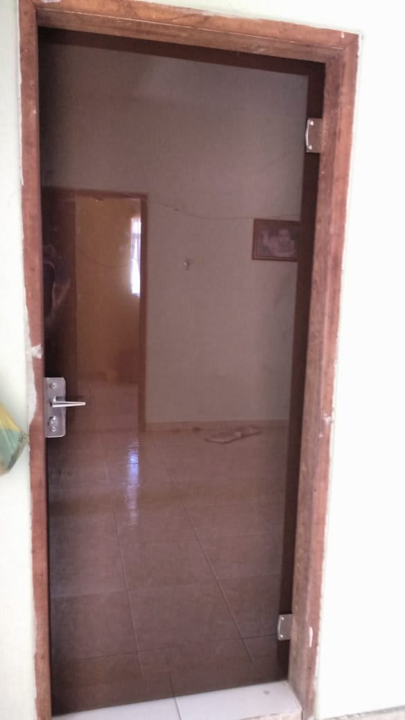 PORTA BANHEIRO VIDRO MARROM.jpeg PORTA BANHEIRO VIDRO MARROM.jpeg